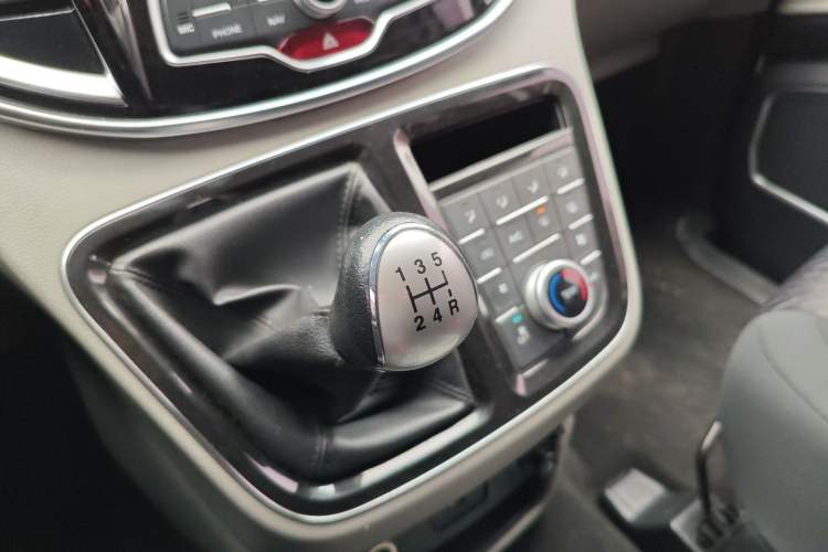 Used JAC Refine M4 2016 2.0L Manual Luxury Version