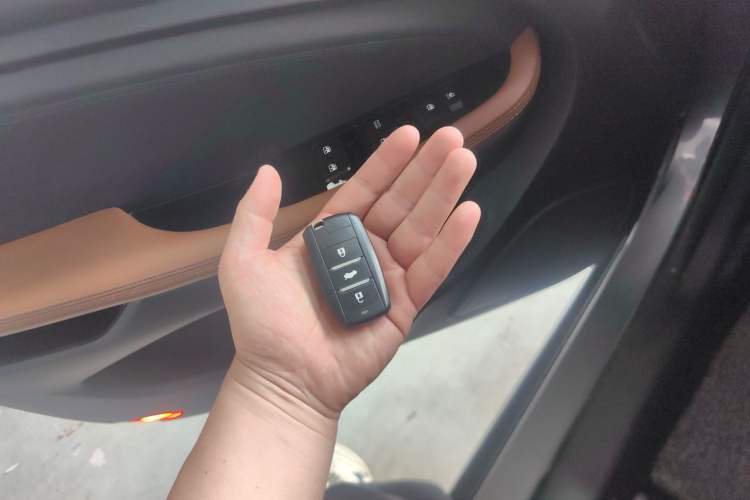 Used Land X2 2017 1.6L Manual Sharp Edition Vehicle Key