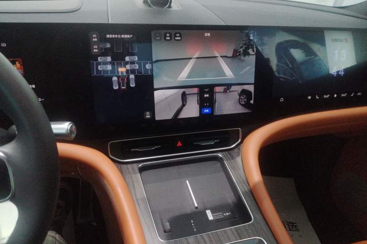 Used Hima AITO M9 2024 Range-Extended Ultra Version 52 kWh 5-Seater Model Audio And AC Panel