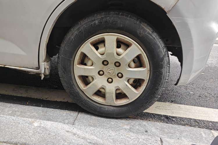 Used CHANGAN KAICHENG Ruixing M80 2014 1.5L Comfort Model 4G15S Right Front Wheel Hub