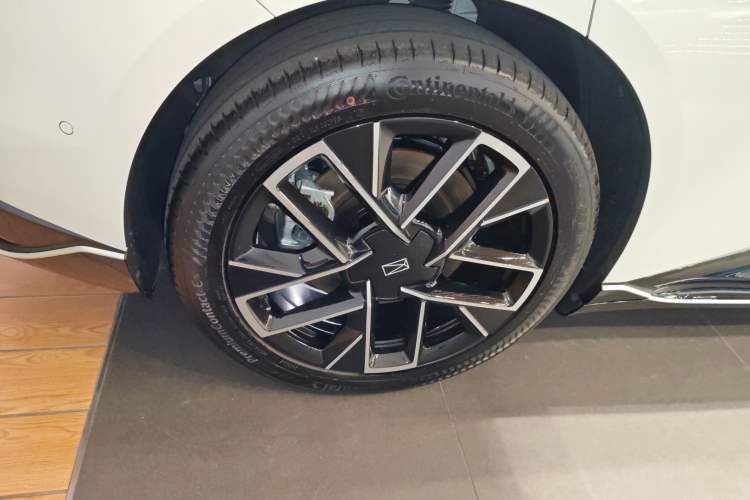 Used Avatr 06 2025 Max Extended-Range Edition
