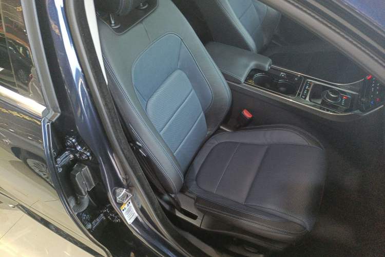 Used Jaguar XE 2017 2.0T 200 PS R-Sport
