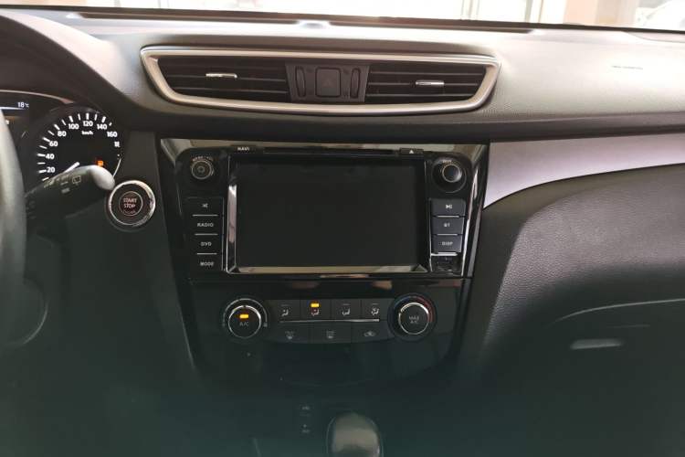 Used Nissan X-Trail 2016 2.0L CVT Smart Enjoyment Version 4WD
