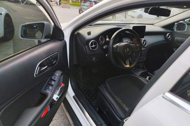 Used Mercedes-Benz GLA 2017 GLA 220 4MATIC Fashion Model
