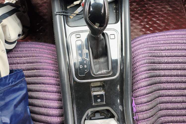 Used Dongfeng Fengon 580 2017 1.5T CVT Luxury Model Gear Lever