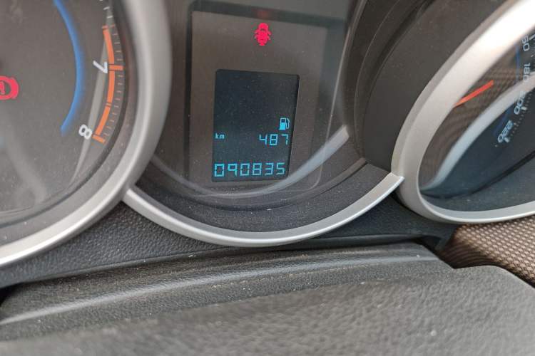 Used Chevrolet Cruze 2013 Hatchback 1.6L Manual Luxury Model
