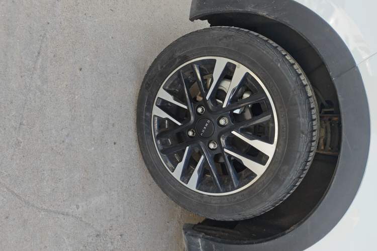 Used Chery QQ Little Ant 2022 Revised Version Sweet Pink Edition Half-Sugar Version Lithium Iron Phosphate 30.7 kWh 30 kW 301 km Left Front Wheel Hub