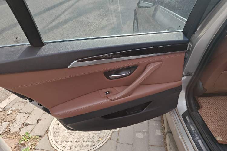 Used BMW 5 Series 2014 525Li Leading Model
