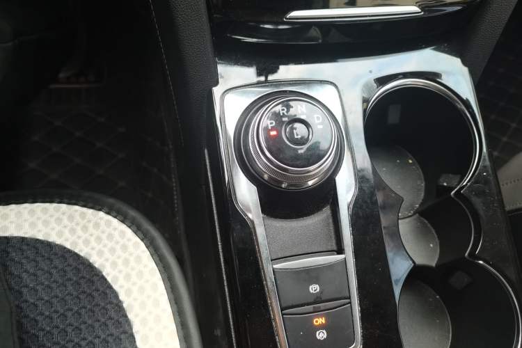 Used Ford Escape 2024 EcoBoost 245 Two-Wheel-Drive Titanium Edition Gear Lever