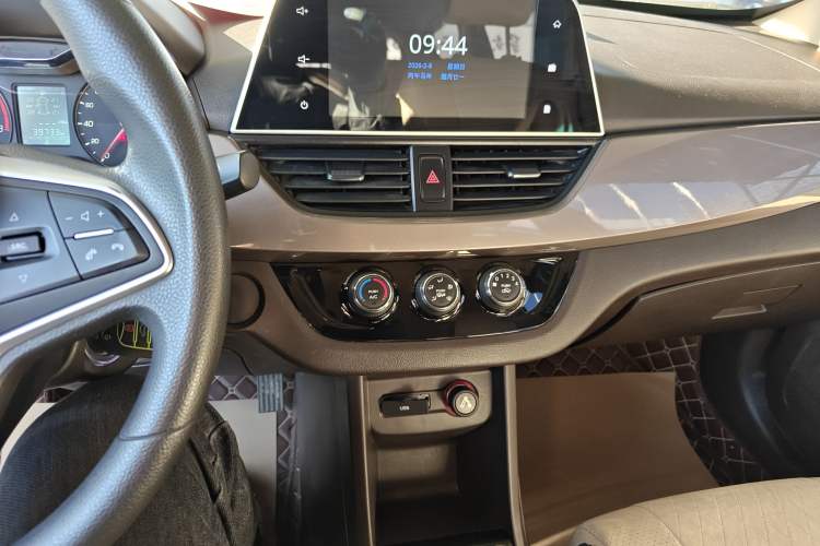 Used Baojun 310W 2017 1.5L Manual Fashion Model China V