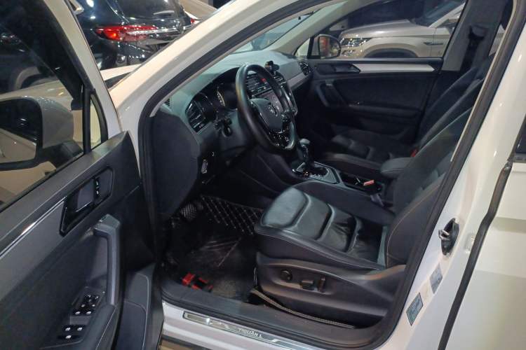 Used Volkswagen Tiguan L 2020 330TSI Automatic Two-Wheel Drive Panoramic Comfort Edition China VI Standard