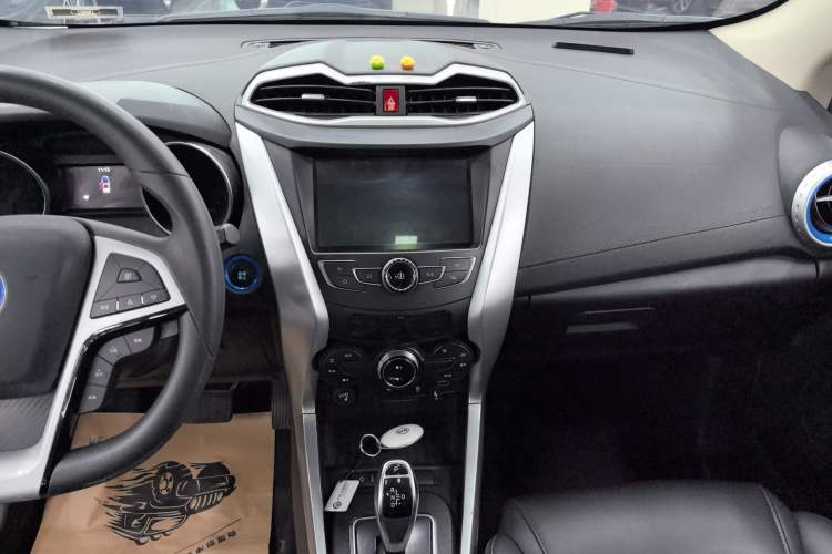 Used BYD Yuan New Energy 2019 EV360 Smart Connect Leading Model Audio And AC Panel