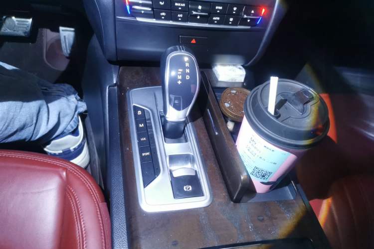 Used Maserati Ghibli 2014 3.0T Standard Edition Gear Lever