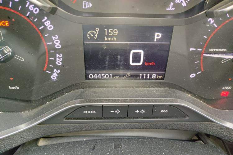 Used Citroen C5 2017 350THP Automatic Luxury Model Odometer Close Up