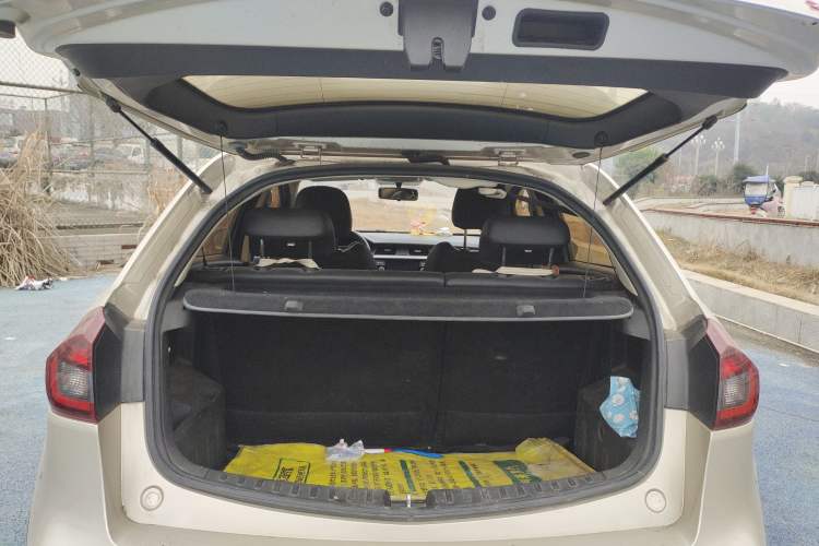 Used Geely Auto Vision X3 2019 Upgraded Model 1.5L Manual Elite Version Trunk