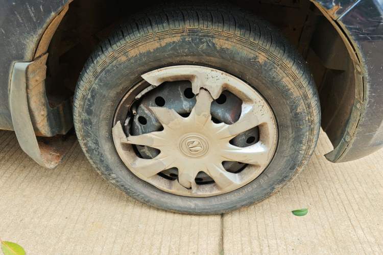 Used BAIC Weiwang M20 2014 1.5L practical type BJ415A Right Front Wheel Hub