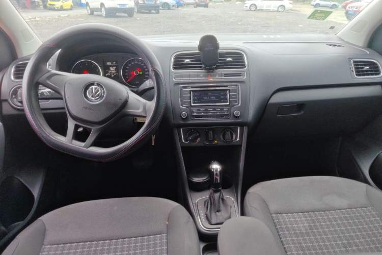 Used Volkswagen Polo 2014 1.4L Automatic Comfort Edition Center Console