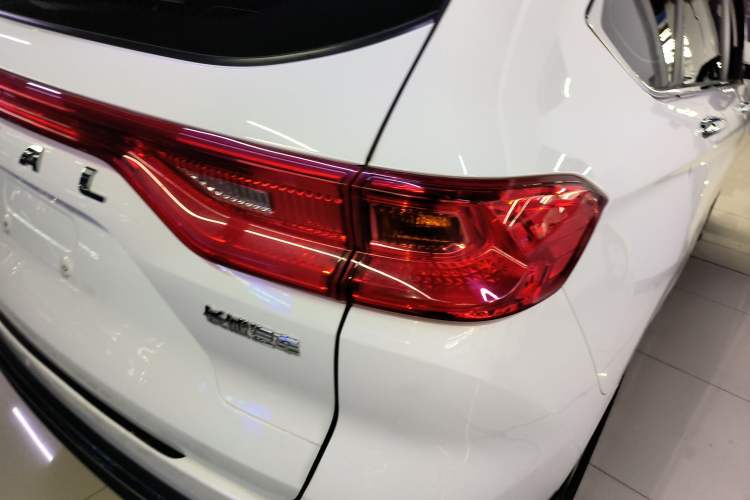 Used Haval M6 2023 PLUS 1.5T DCT Luxury Smart Connectivity Model Right Rear Taillight