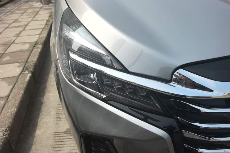 Used Buick GL8 2023 Land Executive Class Comfort Model
