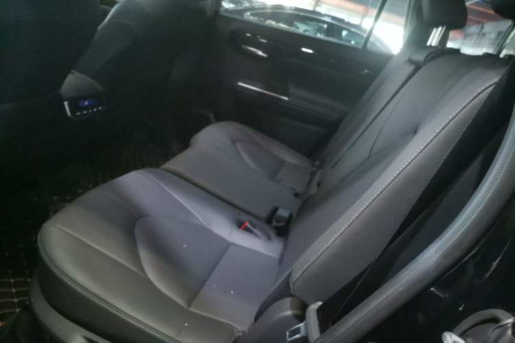 Used Toyota Highlander 2023 2.5L Smart Electric Hybrid Dual-Motor All-Wheel-Drive Luxury 7-Seater