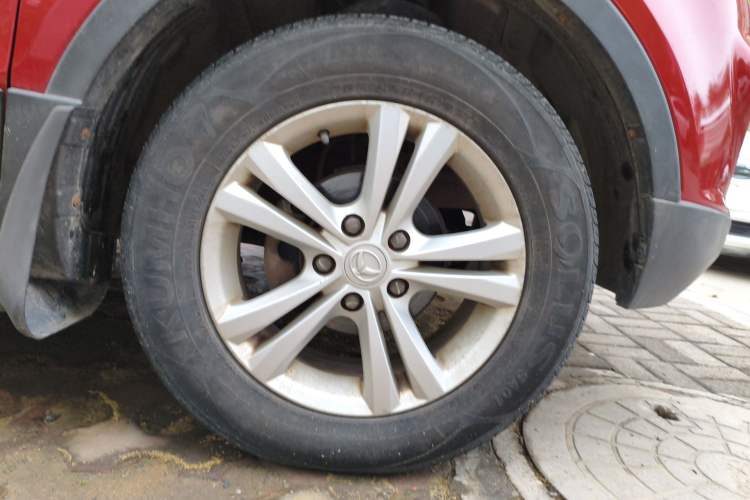 Used HYOSOW S3 2014 1.5L Comfort Version China IV Emission Standard Right Front Wheel Hub