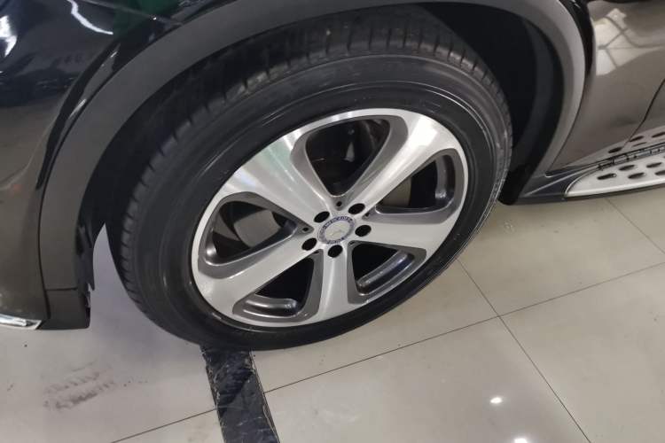 Used Mercedes-Benz GLC 2017 GLC 260 4MATIC Luxury Model Exterior 4