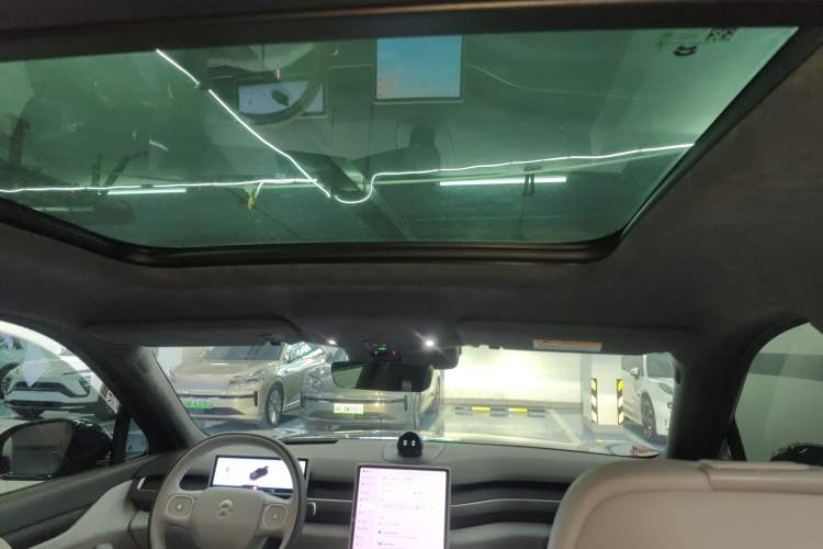 Used Nio ES8 2024 75 kWh Headliner