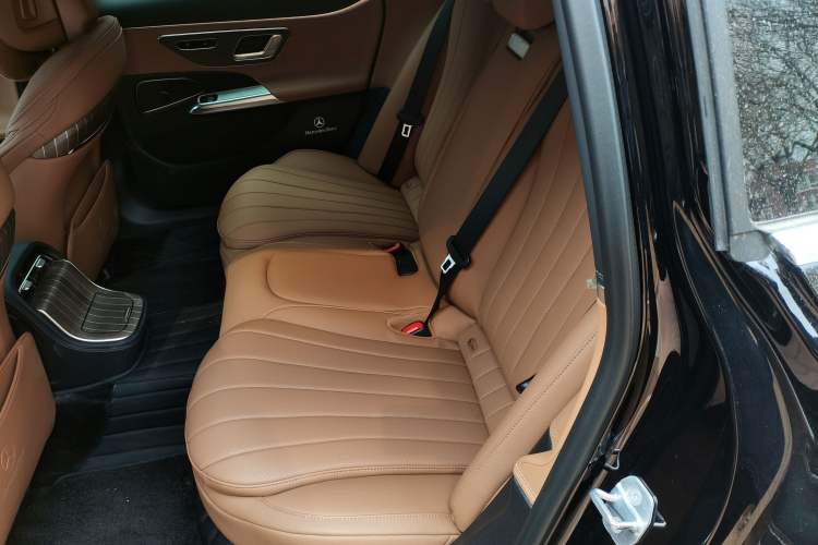 Used Mercedes-Benz E-Class New Energy 2024 E 350 e L Plug-in Hybrid Sedan Left Rear Seat