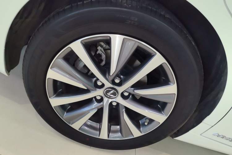 Used Lexus ES 2020 300h Premier Edition Exterior 4