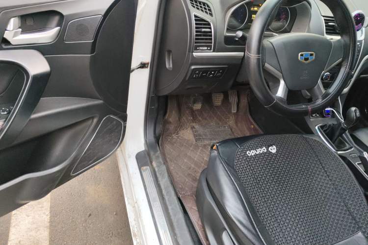 Used Geely Auto Emgrand 2014 Hatchback 1.5L Manual Fashion Edition
