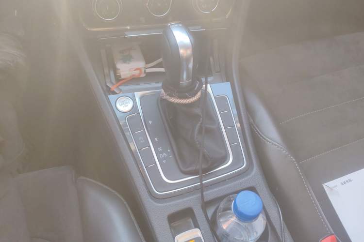 Used Volkswagen Golf 2018 230TSI Automatic Luxury Version Gear Lever