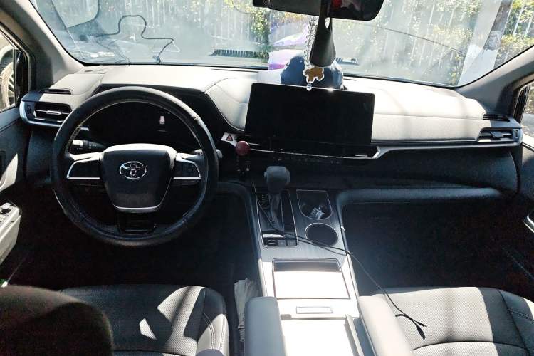 Used Toyota Sienna 2024 2.5L Hybrid Prestige Deluxe Edition