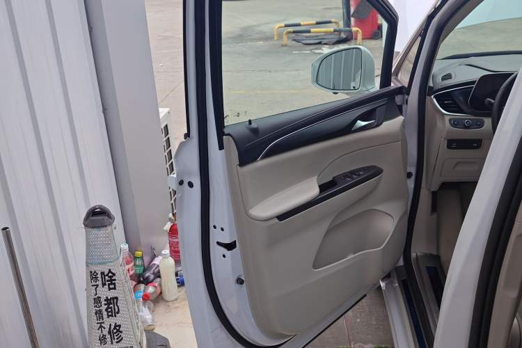 Used Buick GL8 2022 ES Landtrek 653T Comfort Edition