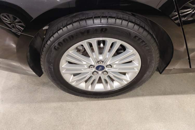 Used Ford Taurus 2018 EcoBoost 245 Fashion Edition China V Standard Right Rear Wheel Hub