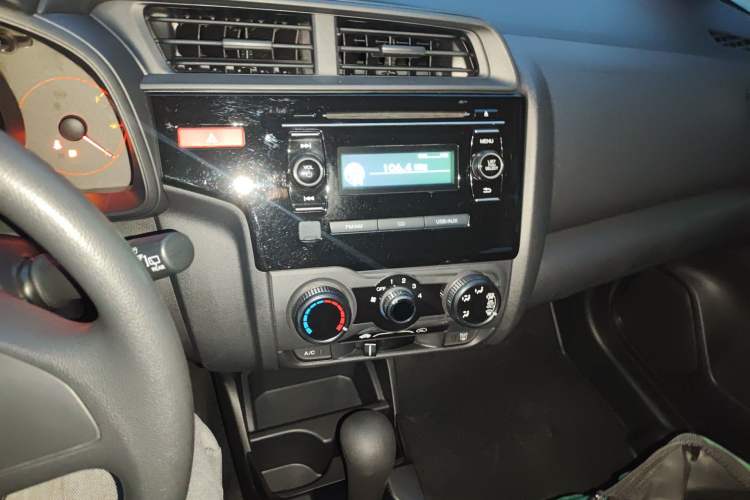 Used Honda Fit 2014 1.5L LX CVT Comfort Model Audio And AC Panel