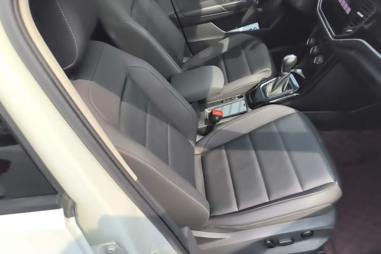 Used Volkswagen T-ROC 2022 280TSI DSG Two-Wheel Drive Comfort PLUS Right Front Seat