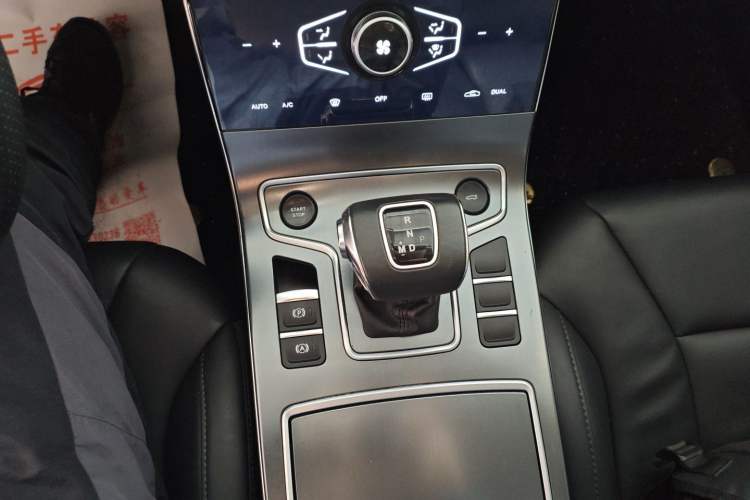 Used Hongqi H5 2022 Classic Model Facelift 1.5T DCT Qiyun Edition Gear Lever