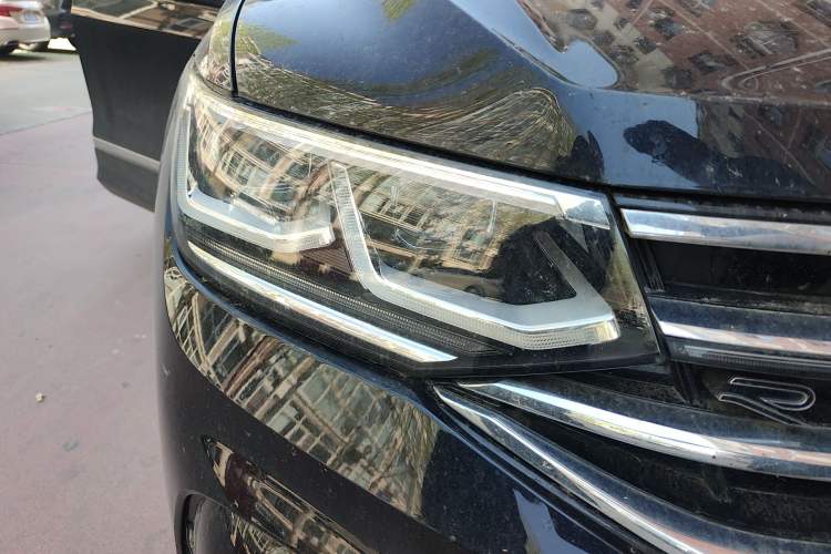 Used Volkswagen Tiguan L 2023 330TSI Automatic Two-Wheel Drive R-Line Flagship Edition Right Front Headlight