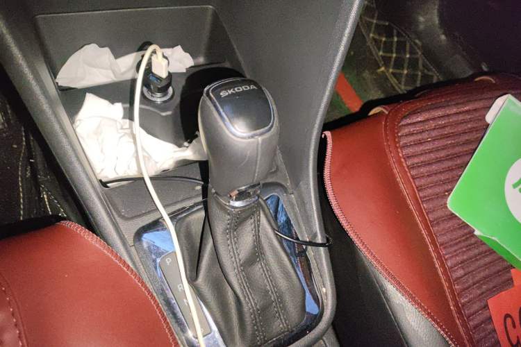 Used Skoda Rapid Spaceback 2018 1.6L Automatic Comfort Edition Gear Lever