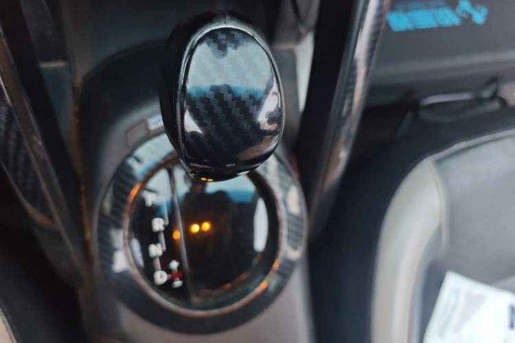 Used Hyundai Veloster 2012 1.6T Automatic Luxury Edition Gear Lever