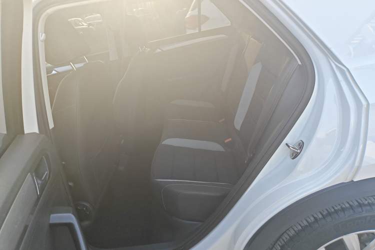 Used Volkswagen T-ROC 2018 230TSI DSG Two-Wheel Drive Advanced Version China V Standard Left Rear Seat