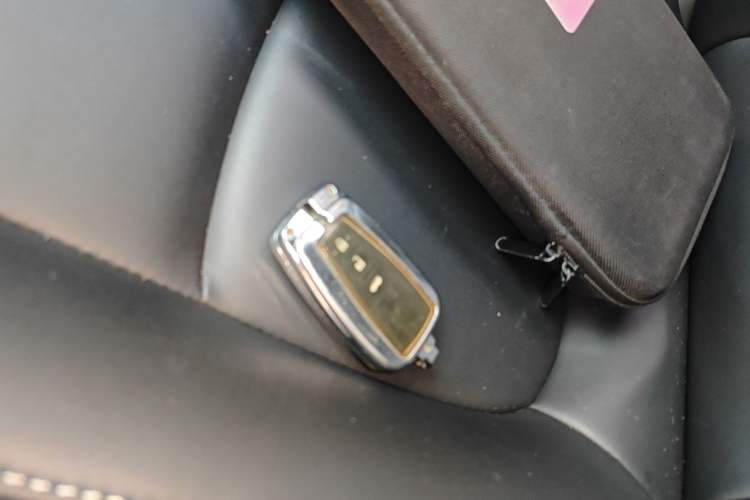 Used Toyota Corolla 2021 Dual-Motor 1.8L E-CVT Elite Edition Interior 1