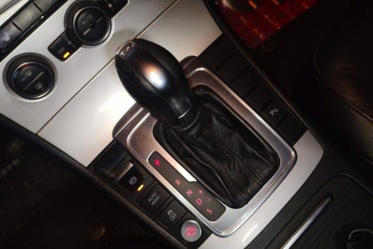 Used Volkswagen Magotan 2015 Revised Version 2.0 TSI Luxury Edition Gear Lever