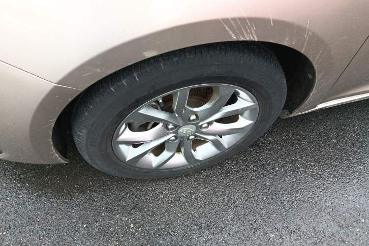 Used Geely Auto Emgrand GL 2017 1.3T Manual Elite Model Left Front Wheel Hub