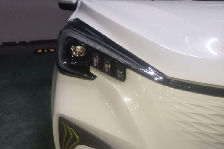 Used CHANGAN Benni E-Star 2022 Qingxin Edition Colorful Model Lithium Iron Phosphate
