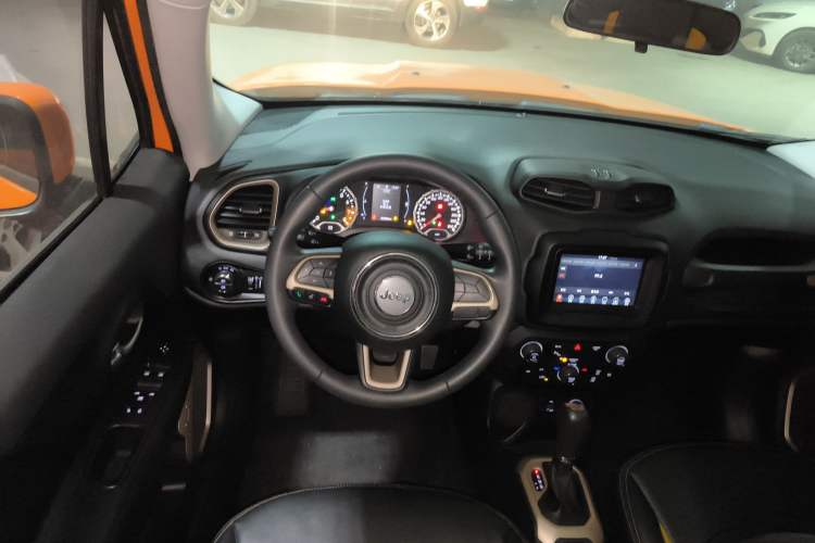 Used Jeep Renegade 2018 Connected Large Screen Version 180T Automatic High-Energy Edition
