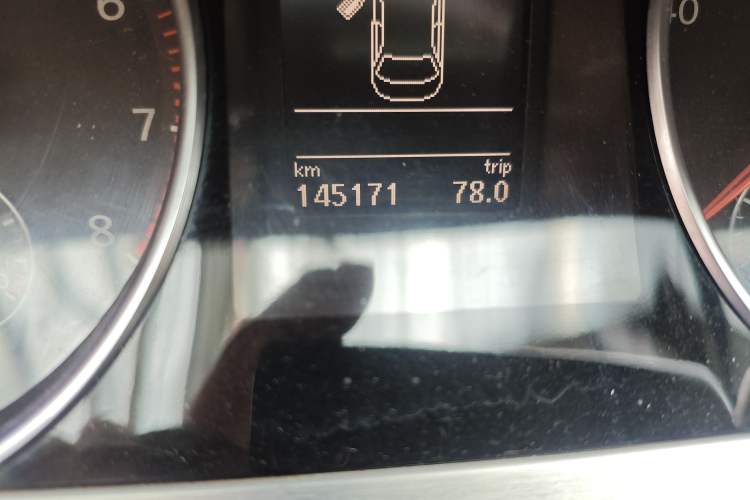 Used Volkswagen FAW-Volkswagen CC 2010 2.0 TSI Luxury Model Odometer Close Up