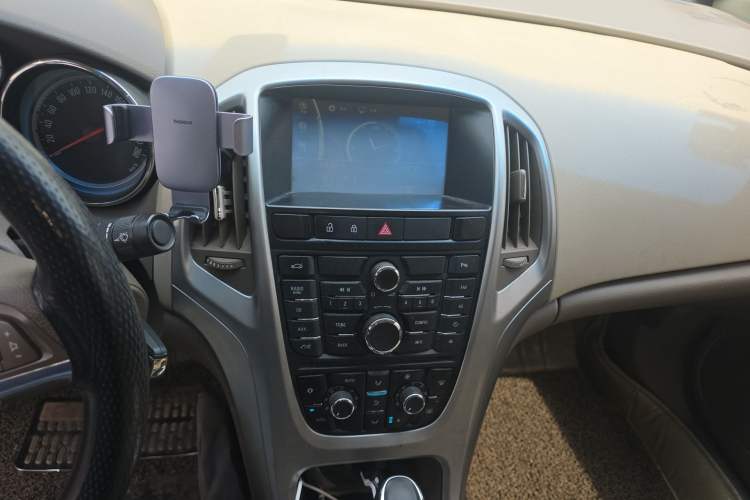 Used Buick GT 2013 GT 1.6L Automatic Fashion Edition Audio And AC Panel