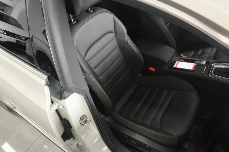 Used Volkswagen FAW-Volkswagen CC 2021 380TSI Striking Edition Right Front Seat