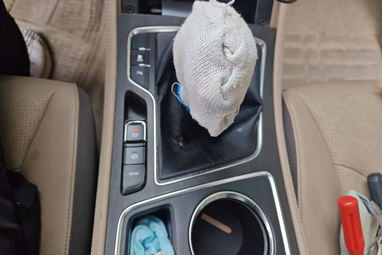 Used Baojun 730 2017 1.5T Manual Prestige Version 7 Seats Gear Lever